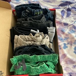 Size 4T Boys 2 pairs of jeans, and 4 pairs of shorts. Different brands